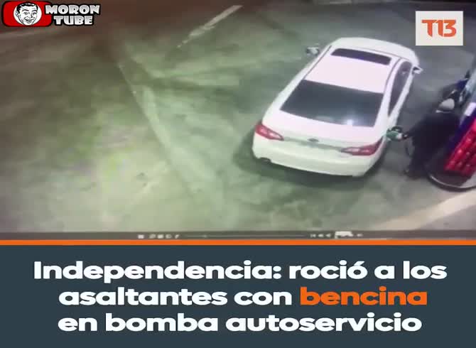 Video: He sprays robbers with gasoline to frighten them away!